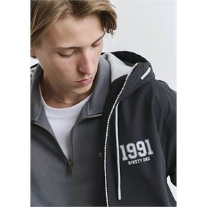 e134gy111997_c002_6.jpg